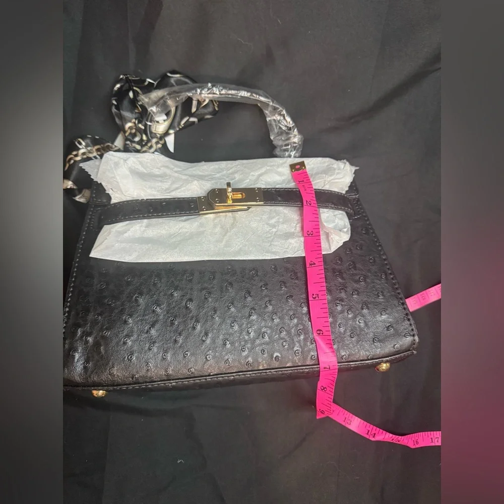 Elegant Black Handbag - Picture 6 of 6